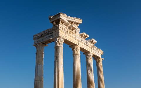 Die stehenden Marmorsäulen des Apollontempels in Side
